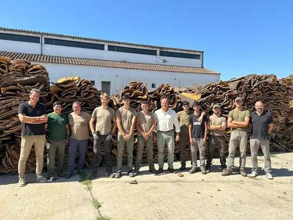 Curtido en la entrega diplomas al alumnado de la Escuela de Corcheros en la provincia de C&aacute;diz.