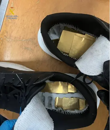 L&aacute;minas de oro ocultas en el interior de las zapatillas interceptadas en el puerto de Algeciras