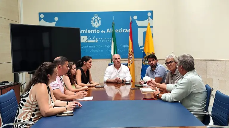 Reuni&oacute;n con los vecinos