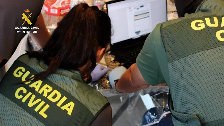 La Guardia Civil de Teruel detiene en Algeciras al presunto autor de tres delitos de acoso sexual a una menor