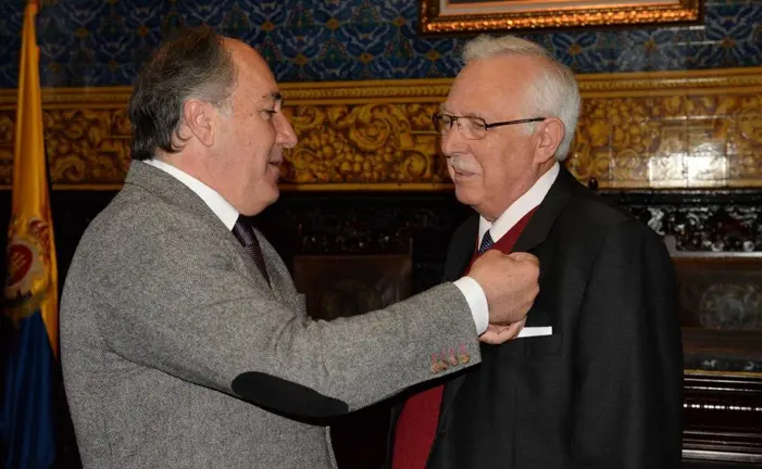 Julio P&eacute;rez, junto a Landaluce