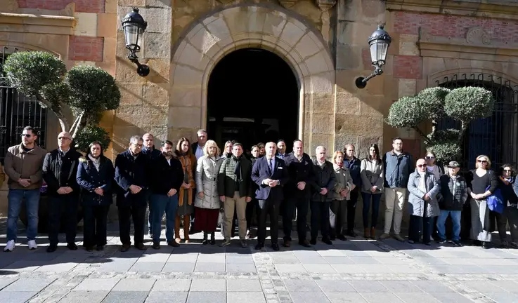 Minuto de silencio en el Ayuntamiento de Algeciras