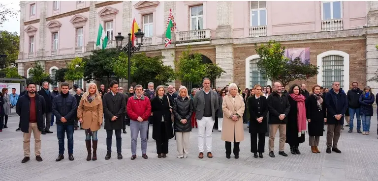 Minuto de silencio en C&aacute;diz