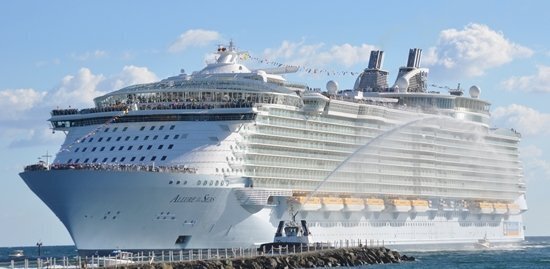 Allure_of_the_Seas_Front