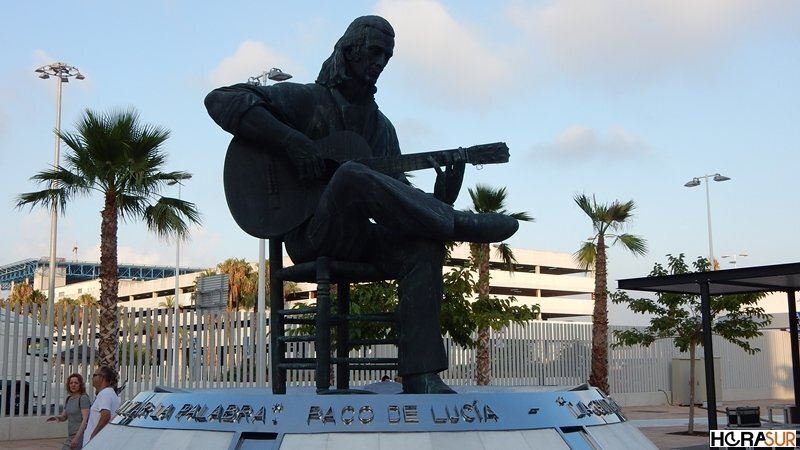La estatua de Paco de Lucia, obra de Nacho Falgueras