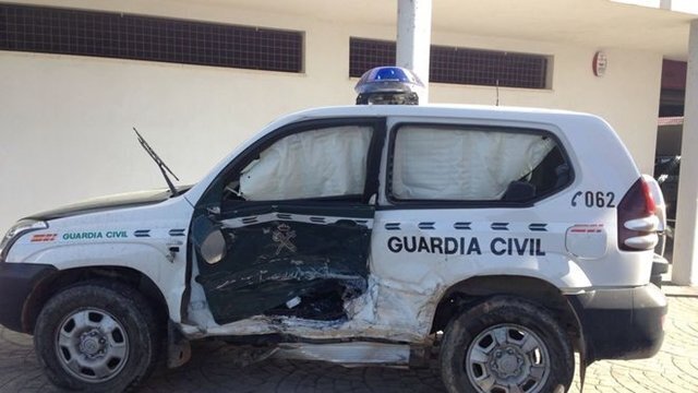 Imagen de archivo de un vehículo de la Guardia Civil accidentado