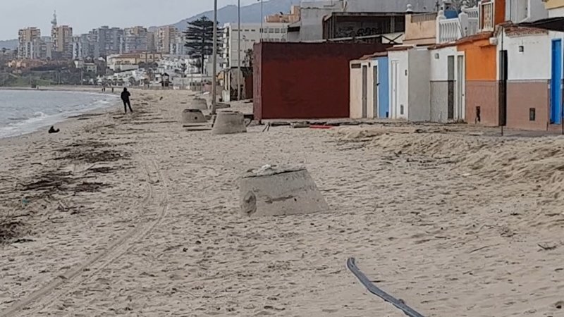 Conducciones de las viviendas en primera línea de playa