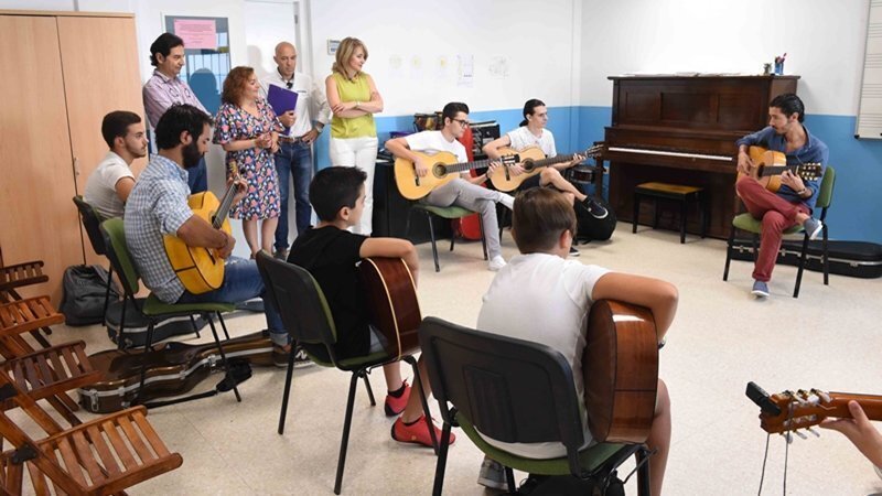 Pilar Pintor clausura las clases magistrales impartidas en el marco del Encuentro Internacional de Guitarra Paco de Lucía