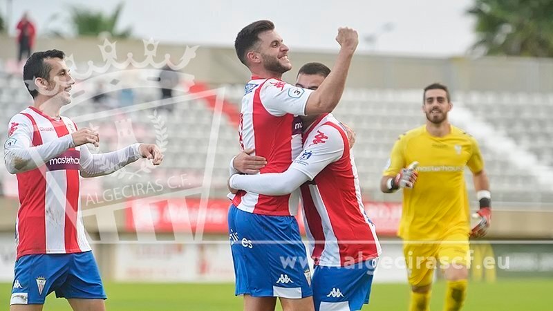 Ivan celebra un gol con el Algeciras CF en un partido reciente