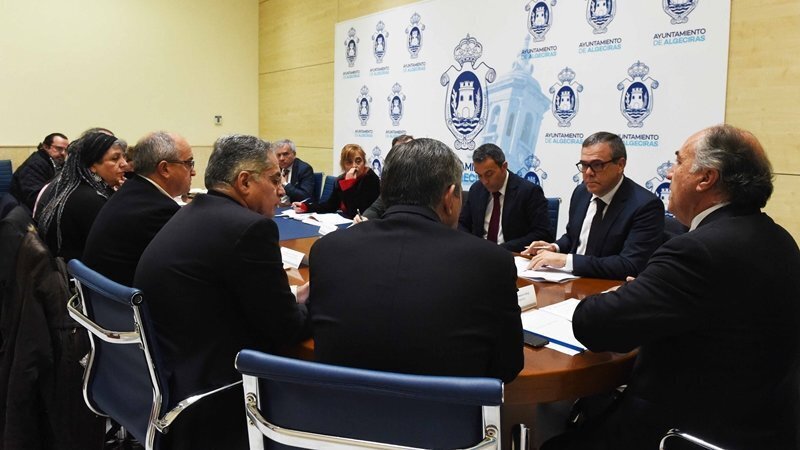 Reunión en la sala de comisiones del Ayuntamiento tren lgeciras linea ferrea