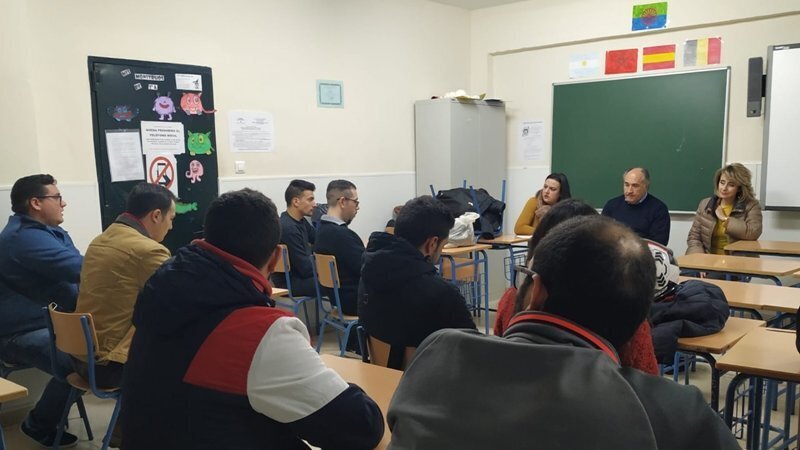 Landaluce reunido con los alumnos del Ventura Morón