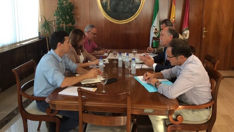 Reunión del alcalde con Zona Franca