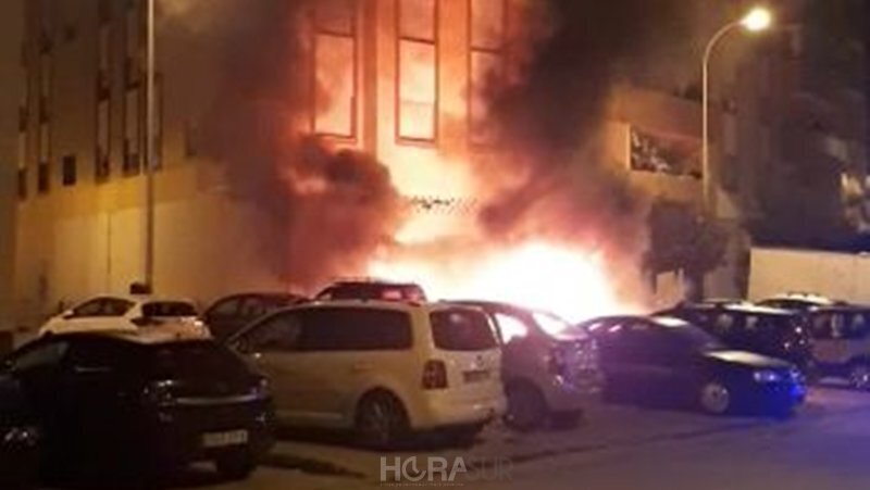 Imagen del incendio en calle Carteya