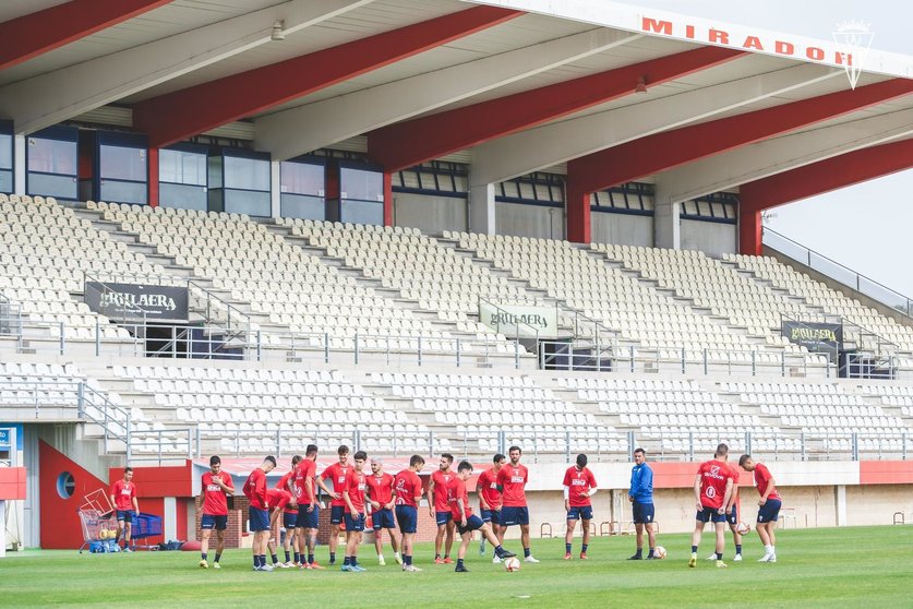 Imagen de la última sesión de entrenamiento del Algeciras, en su estadio. FOTO: ACF