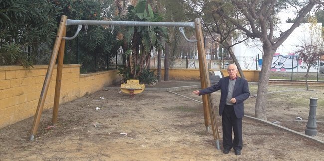 Mesa señala la carencia de columpios y falta de corcho homologado en la zona infantil de la Plaza Ciudad Autonoma de Ceuta.