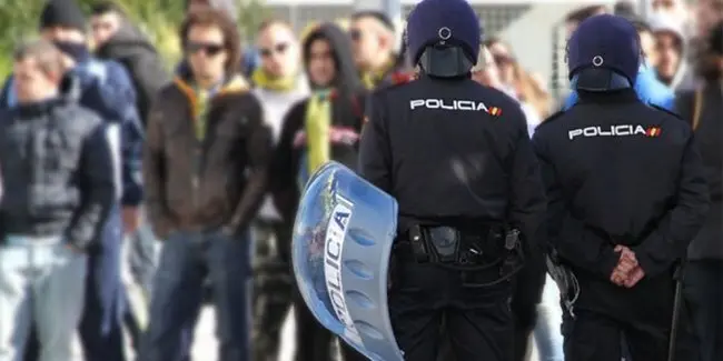 cadiz_melilla_cargas_policiales_aficionados