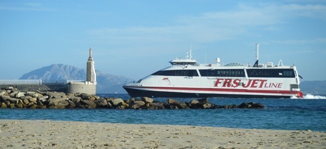 Puerto de Tarifa. Ferry FRS entrando
