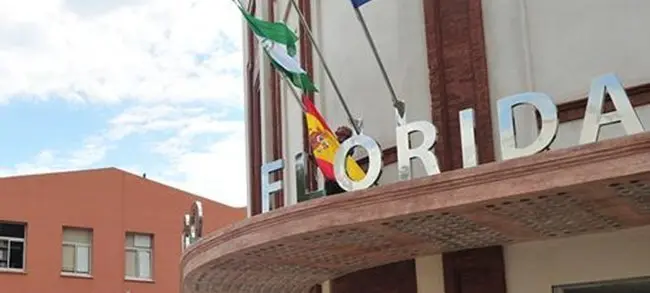 COLOCACION BANDERAS TEATRO FLORIDA
