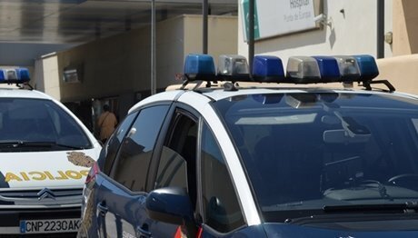 Policia Nacional a las puertas del Punta Europa