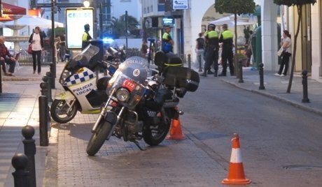 Policia Local en calle Sevilla