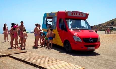 camion-de-los-helados-en-playa