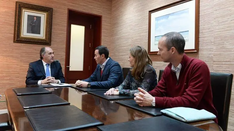 VISITA EMPRESARIO GIN