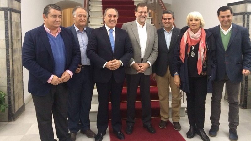 Sanz, Gil, Landaluce, Rajoy, Otiz, Teófila y Moreno en el Ayuntamiento de Algeciras