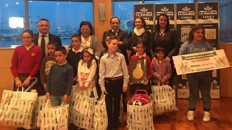 Ganadores con sus premios