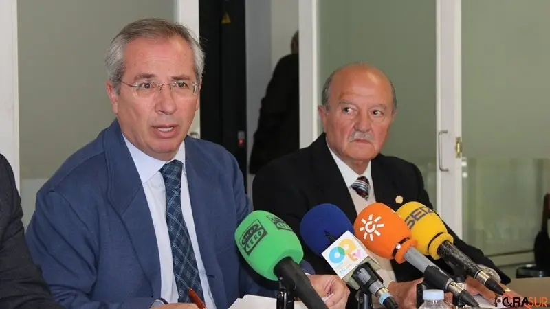 De Torre junto al presidente de los estanqueros