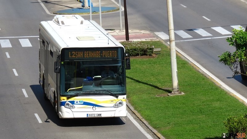 Autobús urbano en el Paseo Marítimo de Algeciras