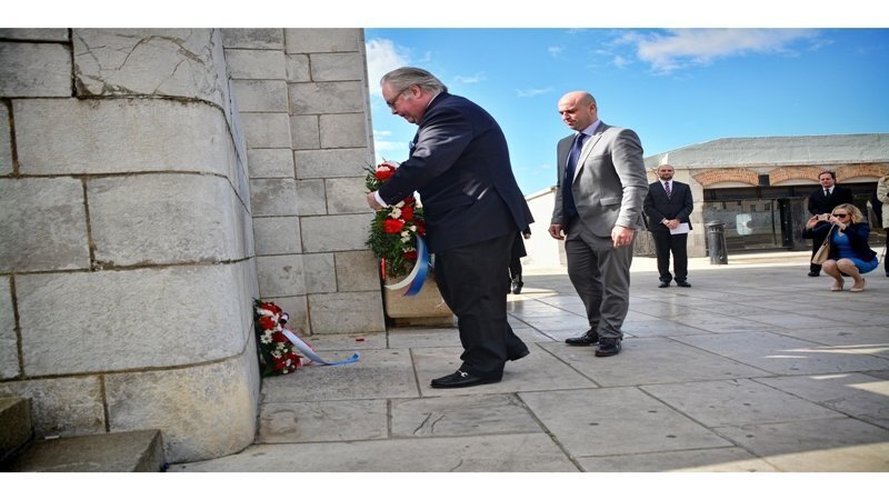 Gibraltar - 17th February 2016 - Two US Congress representatives placed wreaths at the American War Memorial today as part of their visit to Gibraltar. The were accompanied by Deputy Chief Minister Dr Joseph Garcia.