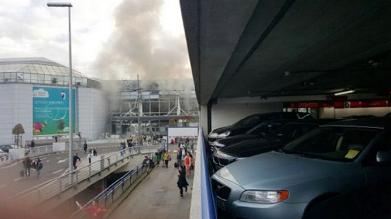 gente-huye-tras-las-explosiones-registradas-aeropuerto-bruselas-1458632100406