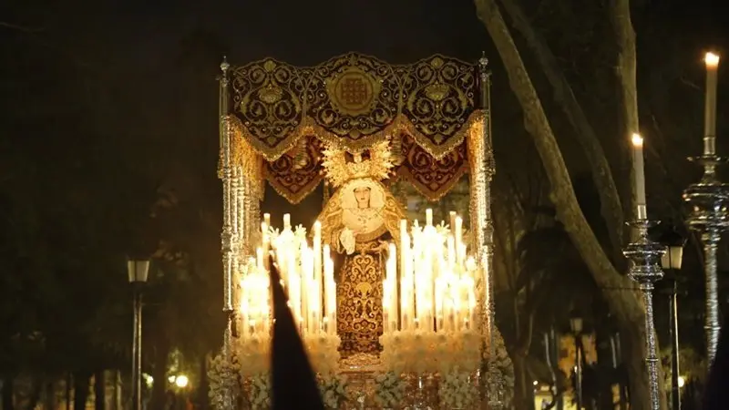 Bonita imagen del Mayor Dolor en el Parque