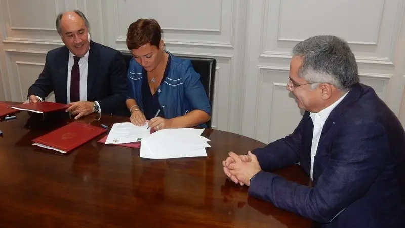 Landaluce y Jacinto junto Gemma Araujo