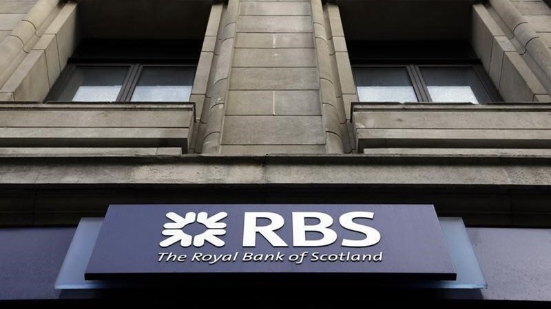 Royal Bank of Scotland Group annonce une perte annuelle de 1,97 milliard de livres sterling (2,49 milliards d'euros), s'affichant dans le rouge pour une huitième année consécutive. /Photo d'archives/REUTERS/Stefan Wermuth