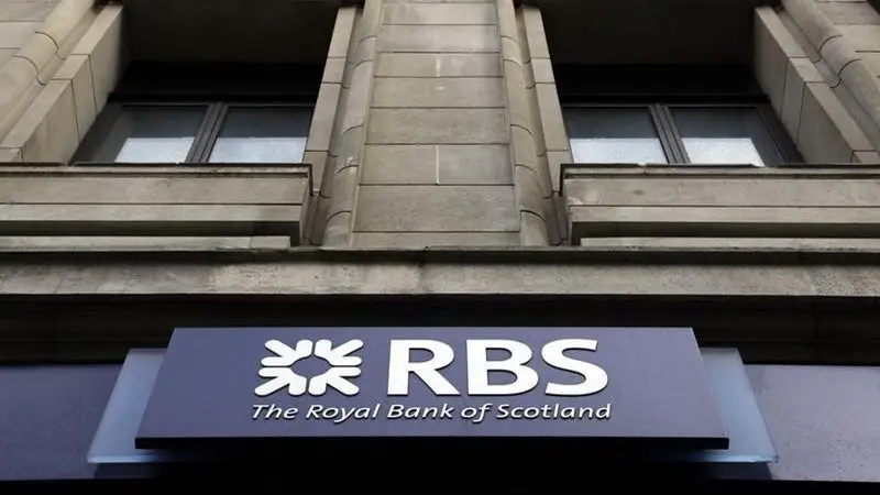 Royal Bank of Scotland Group annonce une perte annuelle de 1,97 milliard de livres sterling (2,49 milliards d'euros), s'affichant dans le rouge pour une huiti&egrave;me ann&eacute;e cons&eacute;cutive. /Photo d'archives/REUTERS/Stefan Wermuth