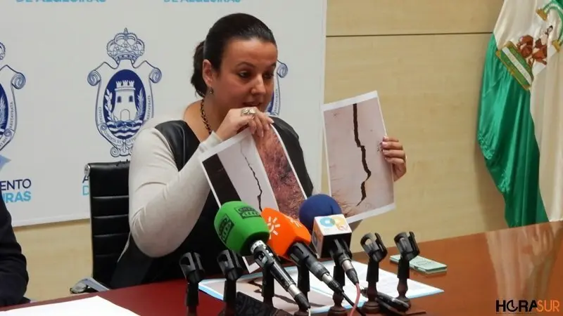 Laura Ruiz ense&ntilde;a las grietas del Virgen de la Esperanza