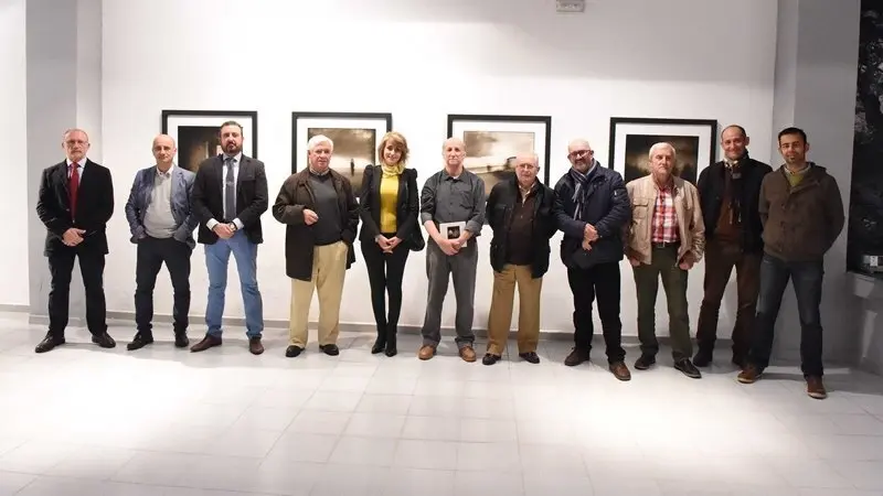 INAUGURACION DE LA EXPOSICION FOTOGRAFICA DE PEPE GUTIERREZ GRIS MEDIO CASI OSCURO (1)