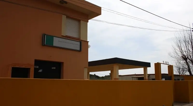 Entrada del CEIP Los Arcos del Cobre
