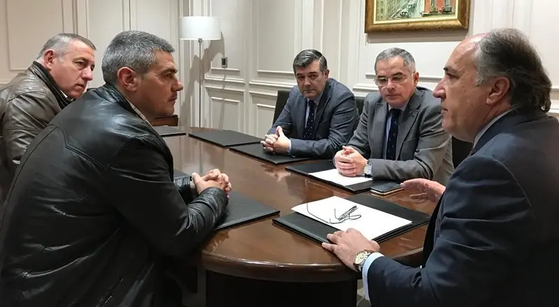 REUNI&Oacute;N ESTIBADORES