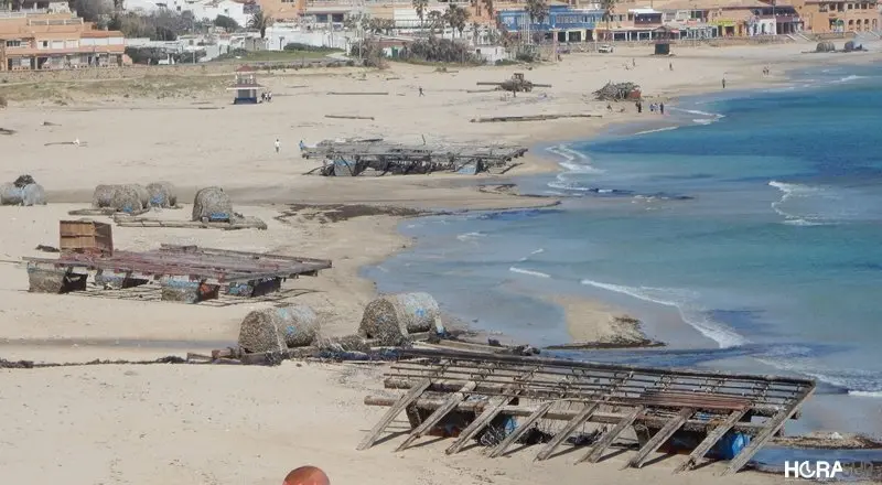 Restos del temporal en la playa de Getares