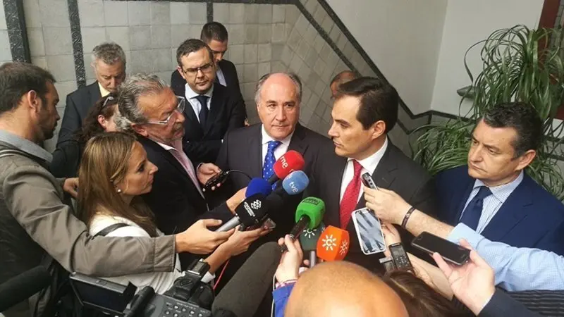 Nieto, entre Landaluce y Sanz, a su llegada al Ayuntamiento
