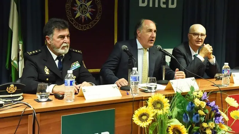 PEDRO RIOS CONFERENCIA DEL COMISARIO JEFE DEL CUERPO NACIONAL DE POLICIA