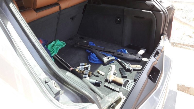 Armas encontradas en el vehículo