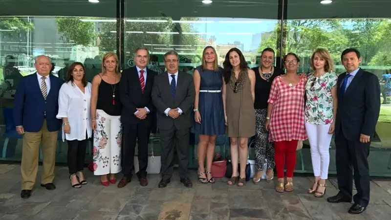 MINISTRO DEL INTERIOR JUNTO AL EQUIPO DE GOBIERNO