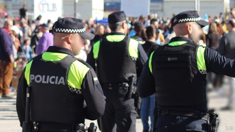 Policias locales con chalecos antibalas