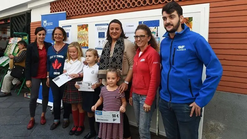 MERCADO DE ABASTOS ENTREGA DE PREMIOS DEL CONCURSO ESCOLAR DE DIBUJO DE TOSANTOS