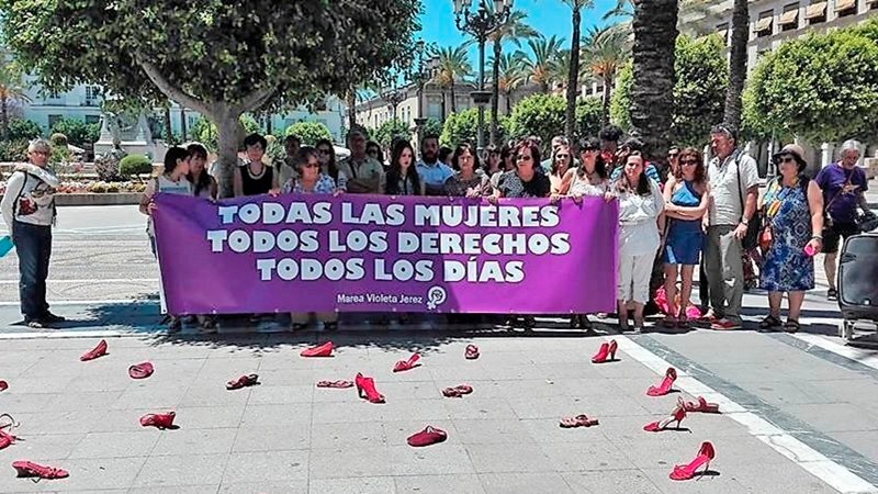 Una concentración de Marea Violeta en Jerez