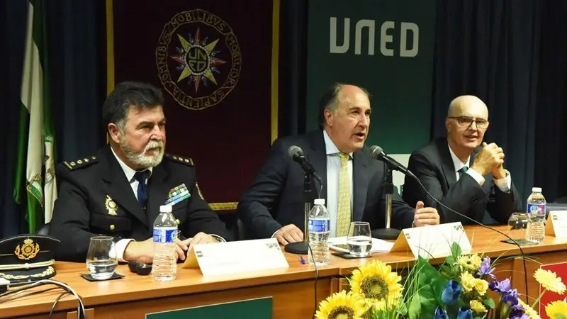 DIRECTOR UNED Y ALCALDE