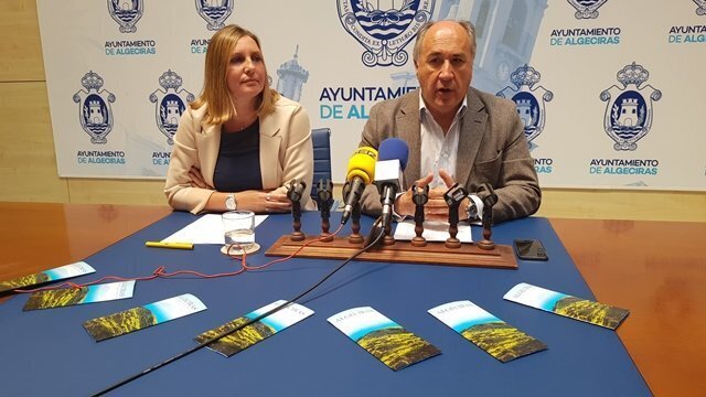 Susana Perez y el alcalde, presentando la promoción turística